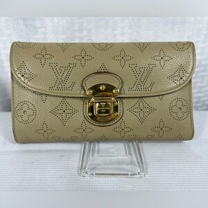 1053: Louis Vuitton Monogram Mahina Leather Amelia Wallet – Taupe